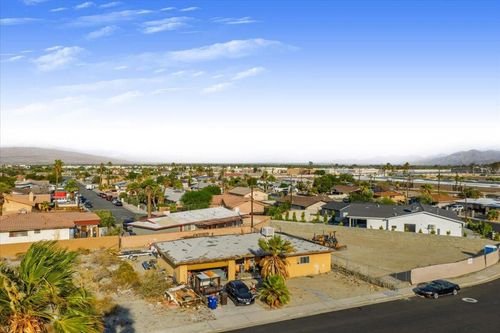 590 W Avenida Cerca, Palm Springs, CA, 92262-1407 | Card Image