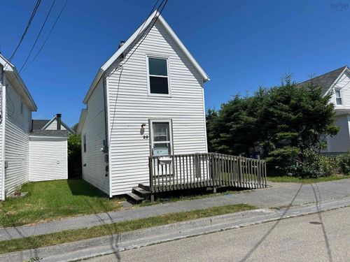 29 Essex St, House with 1 bedrooms, 1 bathrooms and null parking in Sydney NS | Card Image