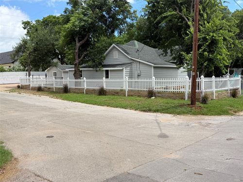 701 Olive St, Cleburne, TX, 76031-4410 | Card Image
