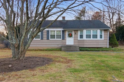 10 Catalpa Ln, Stony Brook, NY, 11790-2108 | Card Image