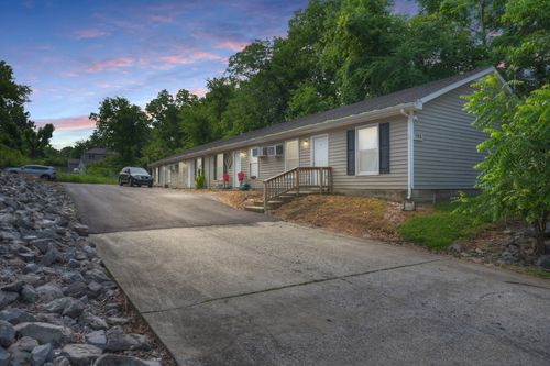 185 Oak St, CLARKSVILLE, TN, 37042-6586 | Card Image