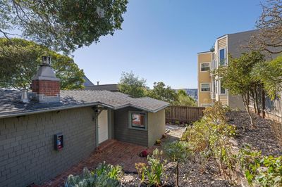 1139-B & D Green Street, Home with 2 bedrooms, 1 bathrooms and null parking in San Francisco CA | Image 3