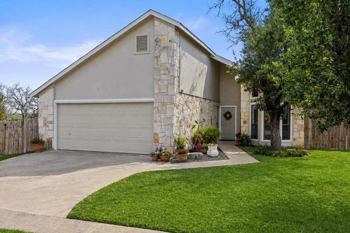 102 Pitchfork Dr, Johnson City, TX, 78636-2171 | Card Image