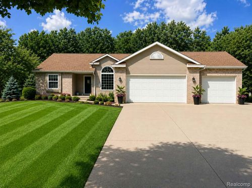 10070 N Fenton Rd, Fenton, MI, 48430-9713 | Card Image