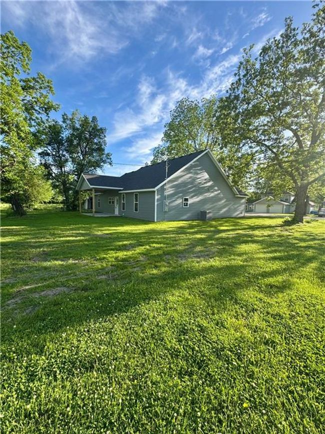207 S Ward St, House other with 3 bedrooms, 2 bathrooms and null parking in Leeton MO | Image 6