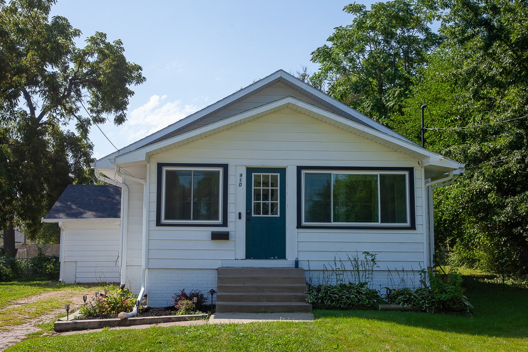 Emma Ave, Des Moines, IA 50315