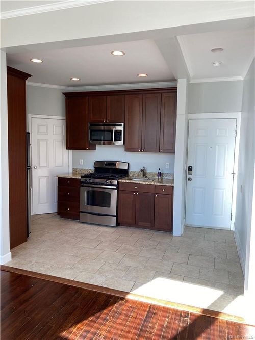 2-74 Wheeler Ave, Pleasantville, NY, 10570-3052 | Card Image