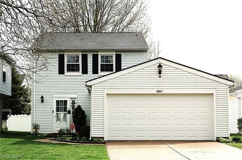 8867 Holly Ln, Olmsted Falls, OH, 44138-2701 | Card Image