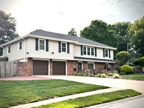4408 S Mills St, Independence, MO, 64055-5218 | Card Image