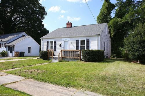 2214 Walker Ave, Greensboro, NC, 27403-2152 | Card Image