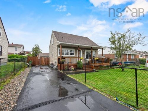 4 Elmdale Cres, Halifax, NS, B3R2G5 | Card Image
