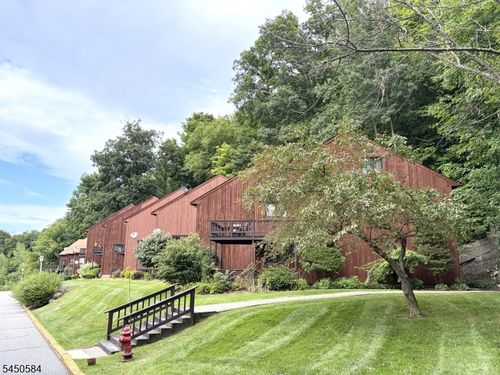 9-3 Steamboat Dr, Vernon, NJ, 07462-4535 | Card Image