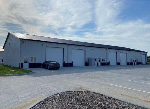 200-300-1750 Robins Road, Hiawatha, IA, 52233 | Card Image