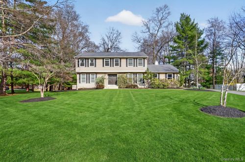 6 Amanda Ct, Airmont, NY, 10952-4104 | Card Image