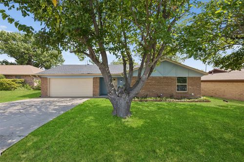 5608 Newman Dr, North Richland Hills, TX, 76180-5601 | Card Image