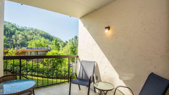 101 - 102 Baskins Creek Byp, Condo with 2 bedrooms, 2 bathrooms and null parking in Gatlinburg TN | Image 9