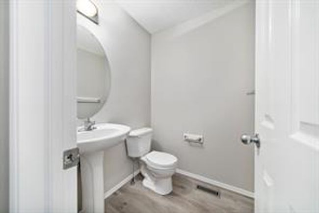 36 Springborough Pt Sw, House detached with 3 bedrooms, 2 bathrooms and 4 parking in Calgary AB | Image 9