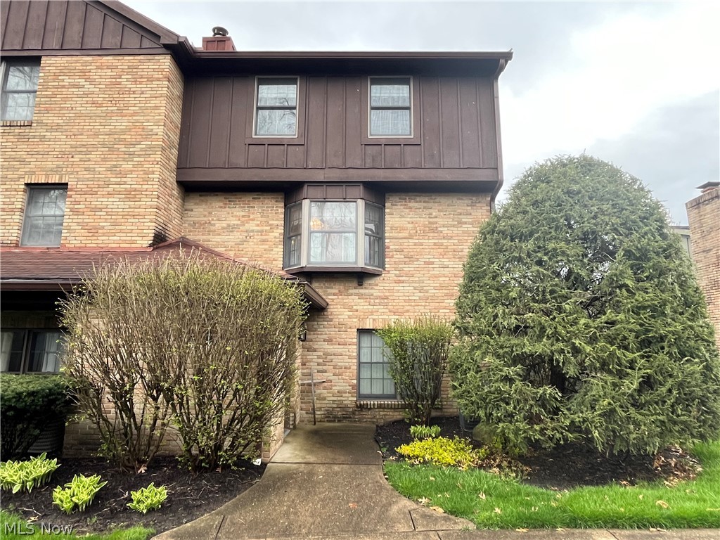 Acorn Ln, Coshocton, OH 43812