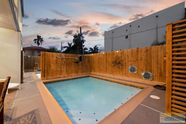 B - 212 W Acapulco St, Townhouse with 3 bedrooms, 3 bathrooms and 2 parking in South Padre Island TX | Image 4