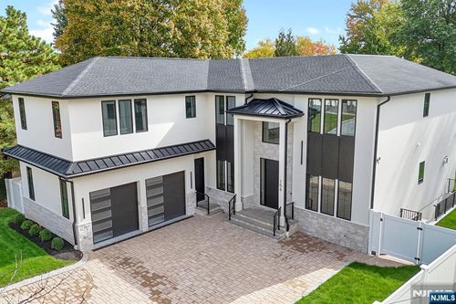 156 Stuart St, Paramus, NJ, 07652-4519 | Card Image