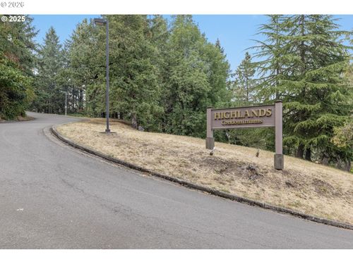 126 Treehill Loop, Eugene, OR, 97405-3551 | Card Image