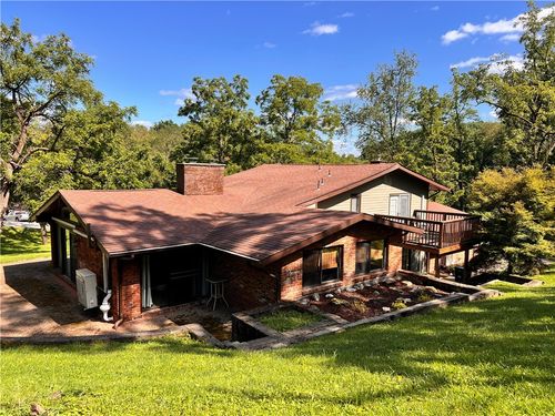 306 Black Walnut Dr, Greensburg, PA, 15601-8863 | Card Image