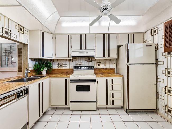 APT-606D - 3930 Inverrary Blvd, Condo with 2 bedrooms, 2 bathrooms and null parking in Lauderhill FL | Image 6