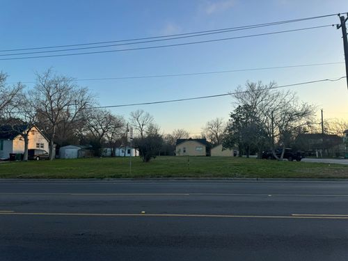 1921 W Main St, Baytown, TX, 77520-6208 | Card Image