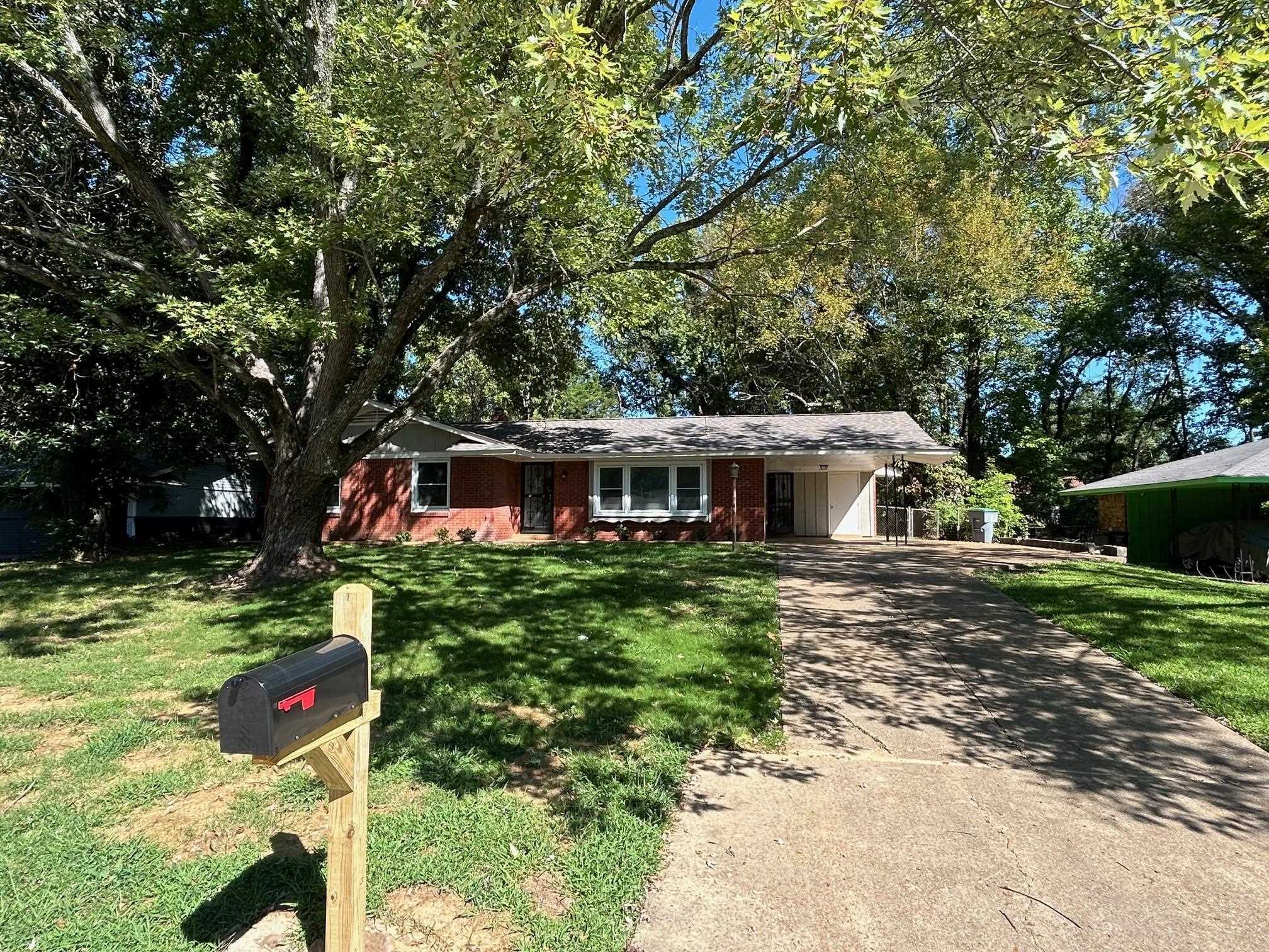 Parkdale Dr, Memphis, TN 38109