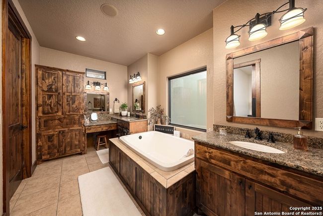 112 Juniper Pt, House other with 4 bedrooms, 5 bathrooms and null parking in Ingram TX | Image 19