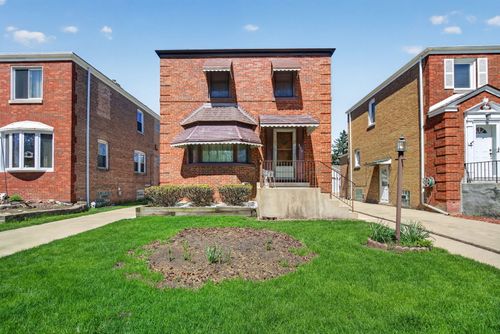 9020 W Forestview Dr, North Riverside, IL, 60546-1075 | Card Image