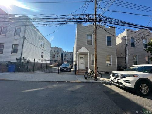 2544 22nd St, Astoria, NY, 11102-2934 | Card Image