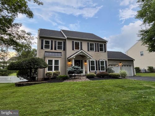 324 Stonyhill Dr, CHALFONT, PA, 18914-2052 | Card Image