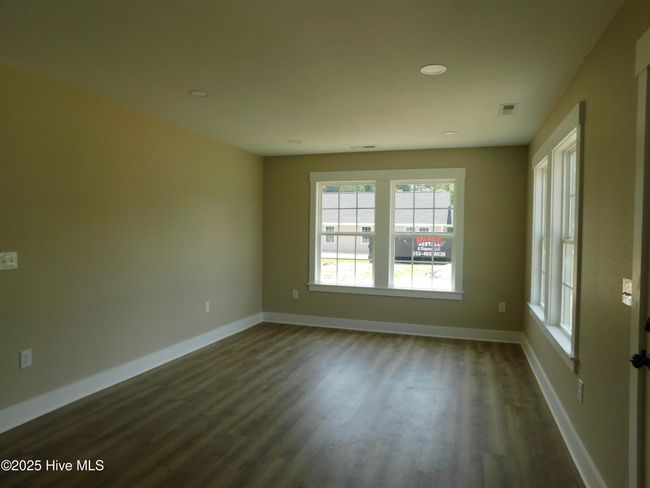 Similar Living Area | Image 4