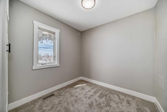 8021 24 Street Se, Home with 2 bedrooms, 1 bathrooms and 4 parking in Calgary AB | Image 18