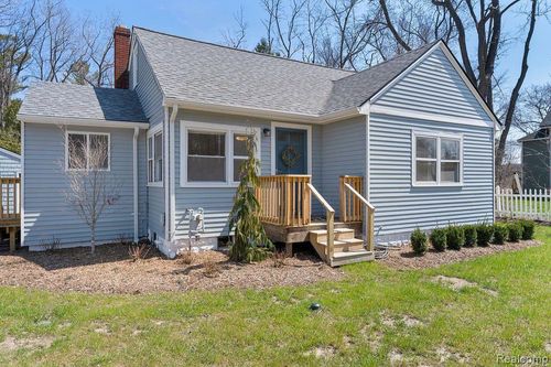 1284 Rochester Rd, Addison Township, MI, 48367-3828 | Card Image