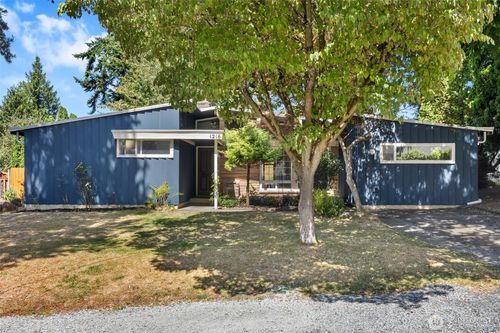 1216 N 172nd St, Shoreline, WA, 98133-5418 | Card Image
