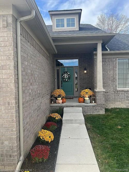 53929 Connor Dr, New Baltimore, MI, 48051-3930 | Card Image