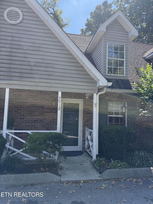 3912 Valley Creek Way, Knoxville, TN, 37918-5162 | Card Image