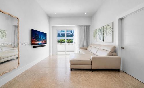 l107-6917 Collins Ave, Miami Beach, FL, 33141-7204 | Card Image