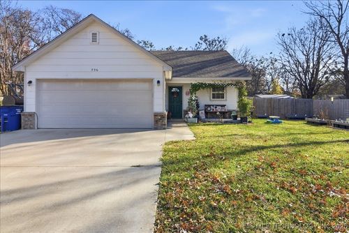 706 Washington Ave, Wagoner, OK, 74467-2806 | Card Image