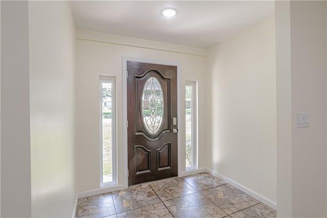 View of foyer | Image 11
