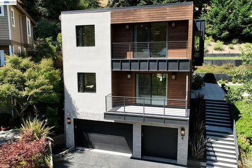 3 West Cir, Oakland, CA, 94611-2320 | Card Image