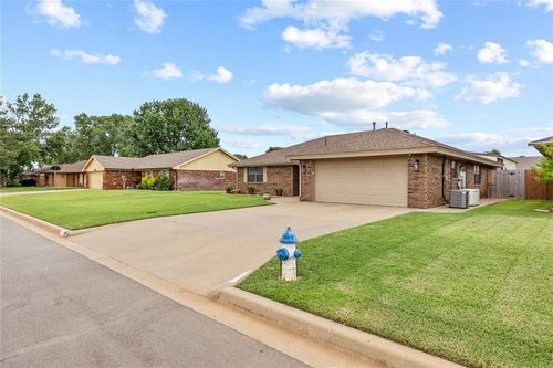 2100 Morgandee Ln, Weatherford, OK, 73096-2948 | Card Image
