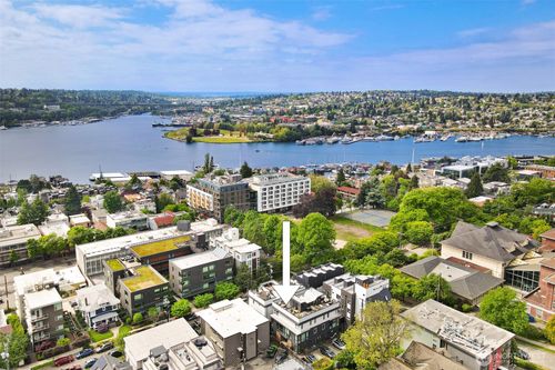 b-2366 Franklin Ave E, Seattle, WA, 98102-3315 | Card Image