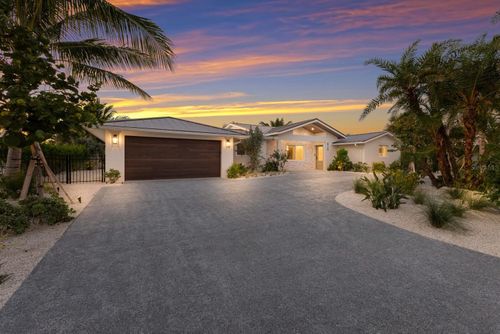 615 Concord Ln, HOLMES BEACH, FL, 34217-1213 | Card Image