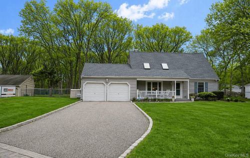 4 Summer St, Mount Sinai, NY, 11766-2317 | Card Image