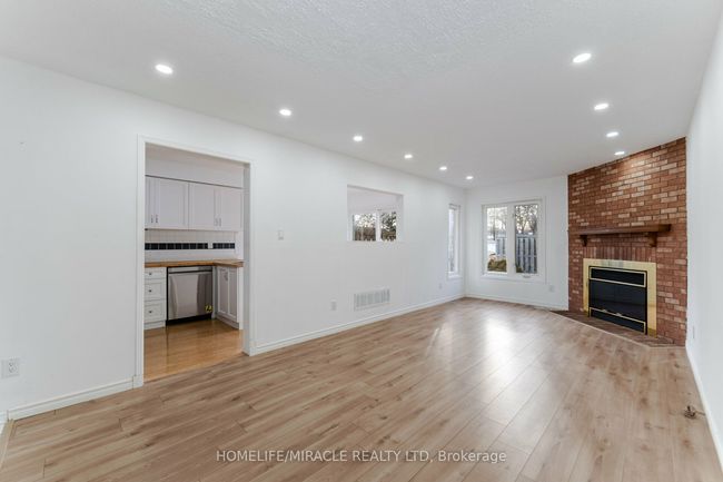 24 - 2 Huntingwood Ave, Condo with 4 bedrooms, 3 bathrooms and 2 parking in Dundas ON | Image 8