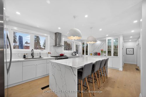 4 Holman Cres, Aurora, ON, L4G1Z9 | Card Image