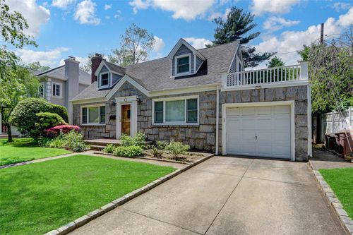 61 Maple Dr, New Hyde Park, NY, 11040-3341 | Card Image